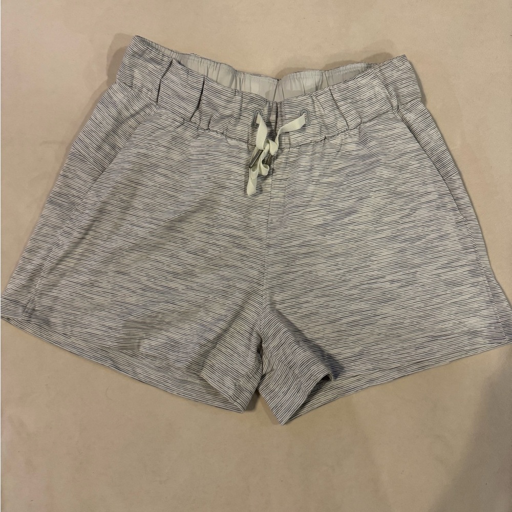 Lululemon On the Fly short, size 4